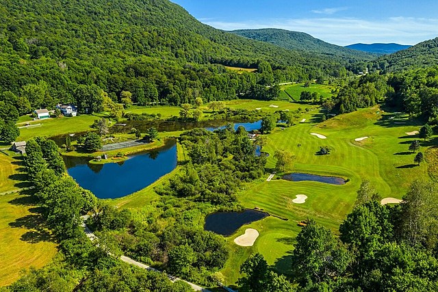 Step Inside This AirBnB Near Capital Region with It's Own Golf Course! [PHOTOS]